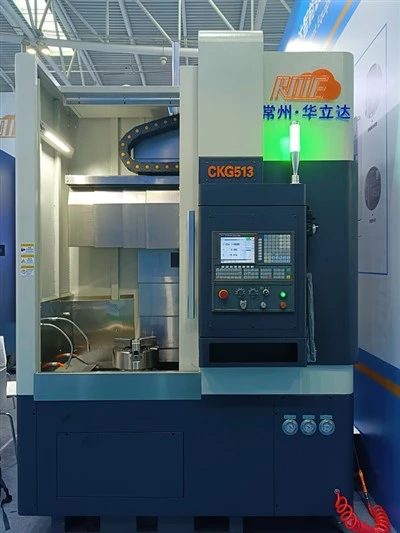 新しい CNC 垂直旋盤における自動工具交換装置の役割は何ですか?